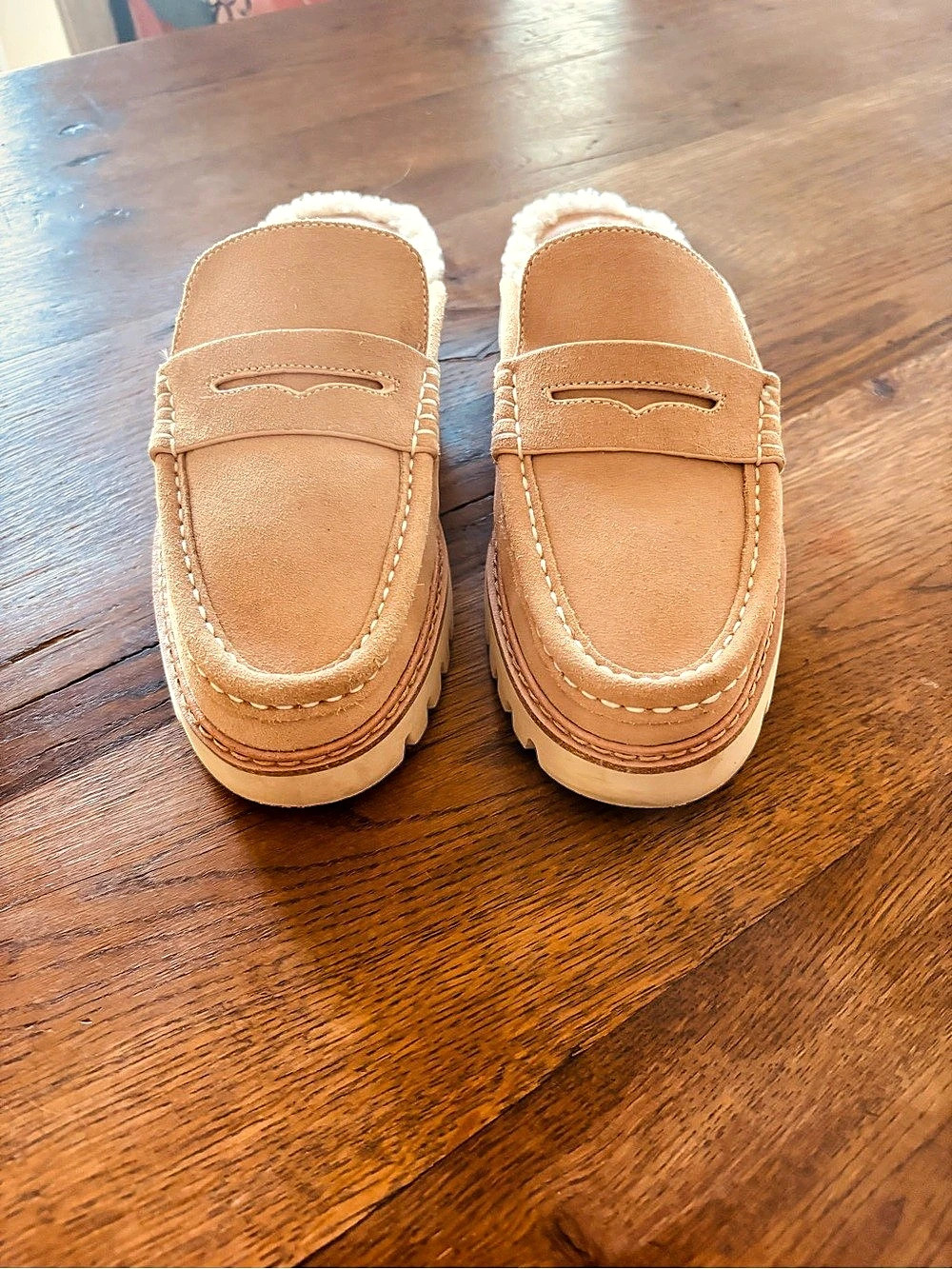 Donald Pliner The Marlowe Mule Tan Lug Sole Mules Like New